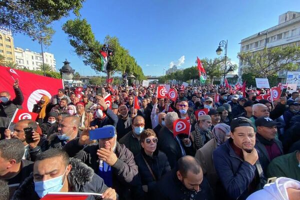 مسيرة معارضة لقيس سعيد في شارع الحبيب بورقيبة في الذكرى الـ11 للثورة التونسية
 - سبوتنيك عربي