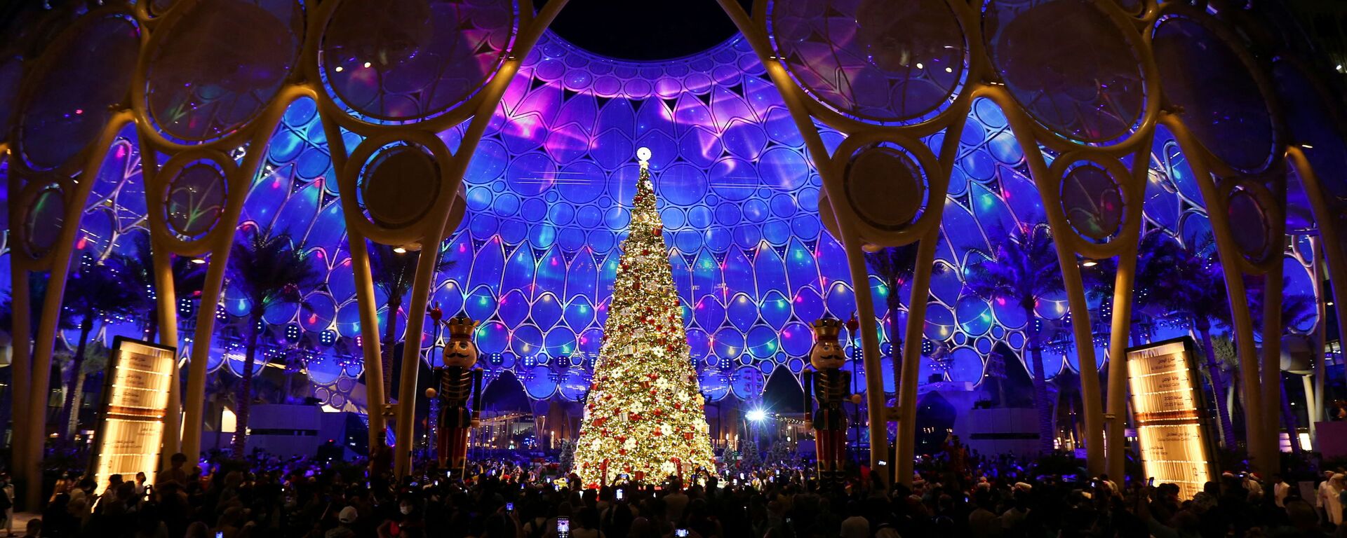 حفل إضاءة شجرة عيد الميلاد في معرض إكسبو 2020 دبي، الإمارات العربية المتحدة، 18 ديسمبر 2021. - سبوتنيك عربي, 1920, 20.12.2021