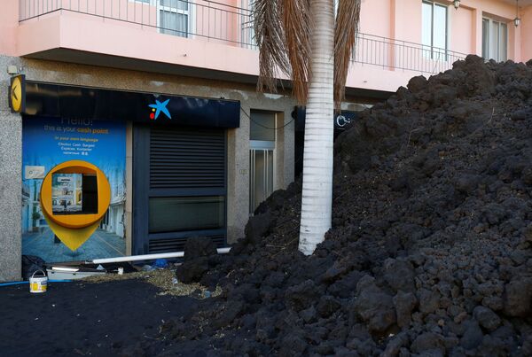 الرماد البركاني يغطي شوارع حي لا لاغونا في جزيرة الكناري في لا بالما، إسبانيا ، 14 ديسمبر 2021 - سبوتنيك عربي