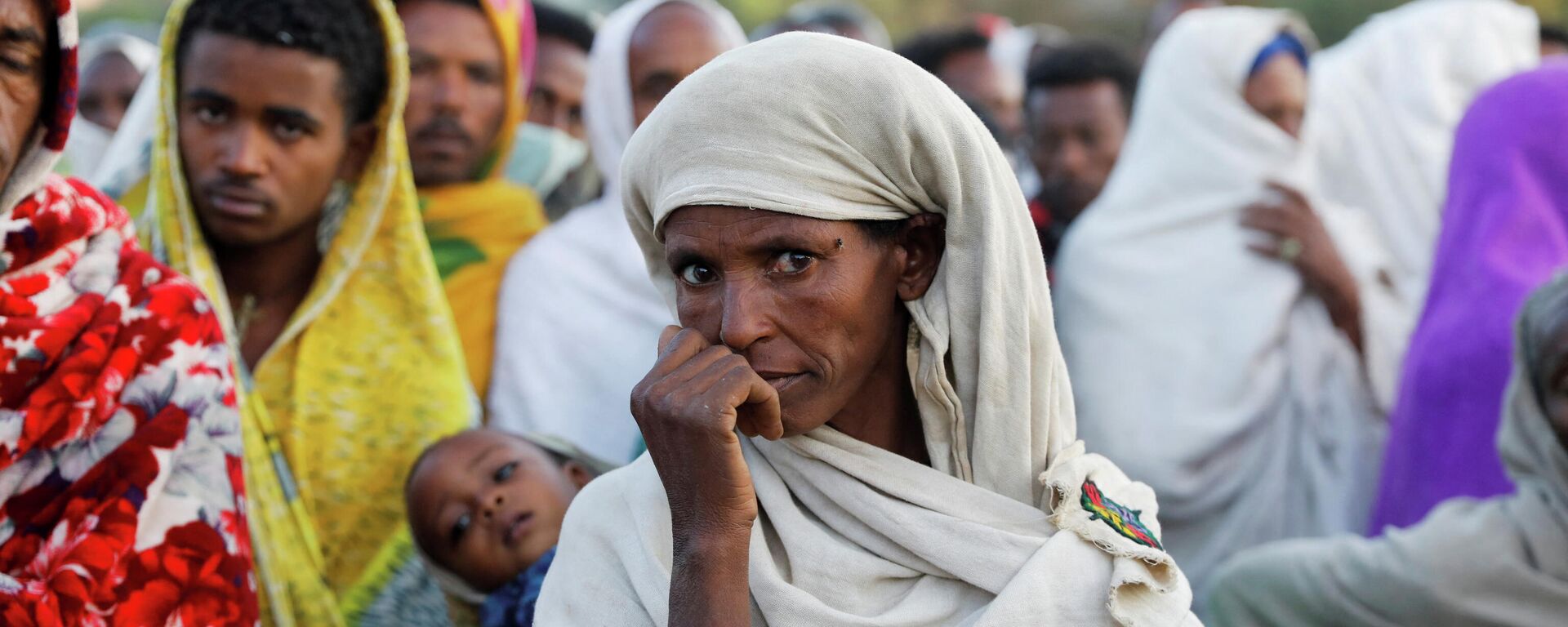 نازحون ينتظرون مساعدات إنسانية، تضرروا التصعيد العسكري بين قوات الجيش الإثيوبي وقوات جبهة تيغراي، 15 مارس 2021 - سبوتنيك عربي, 1920, 24.03.2022