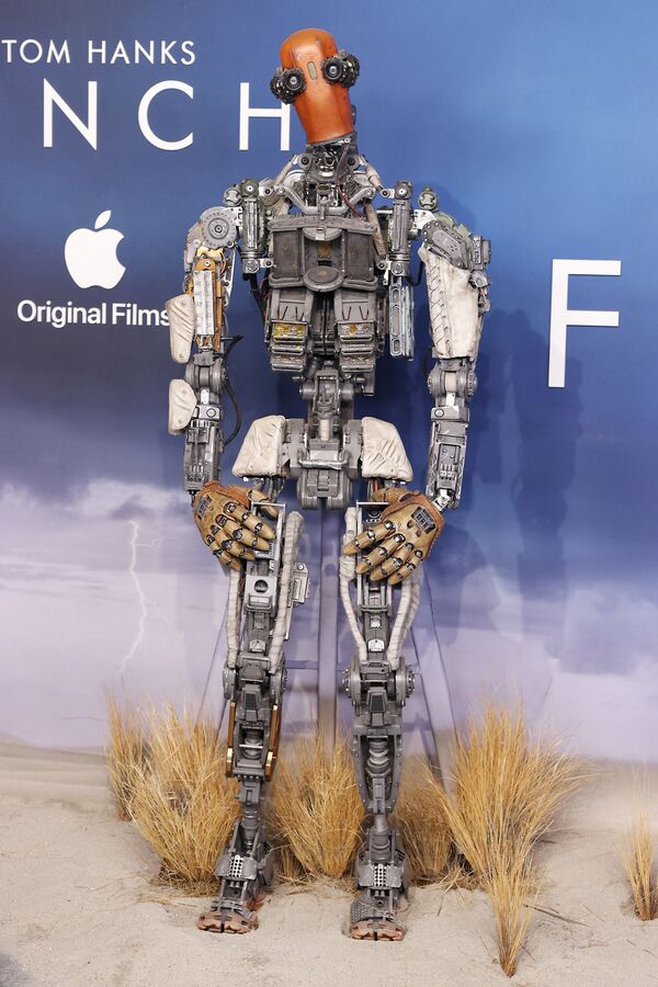 روبوت يصل العرض الأولي لفيلم فينش (Finch) في ويست هوليود، كاليفورنيا الأمريكية 2 نوفمبر 2021. - سبوتنيك عربي