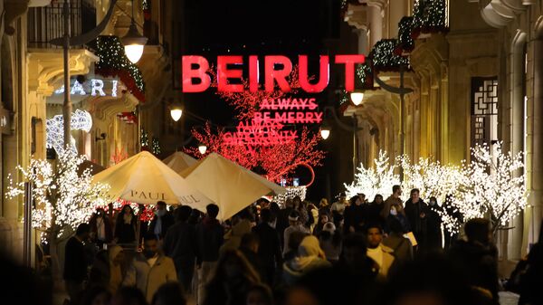 تزيين شوارع بيروت لاستقبال أعياد الميلاد ورأس السنة، لبنان - سبوتنيك عربي