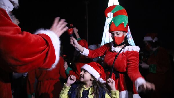 حراك 17 تشرين أحيا عيد الميلاد وسط مدينة بيروت - سبوتنيك عربي