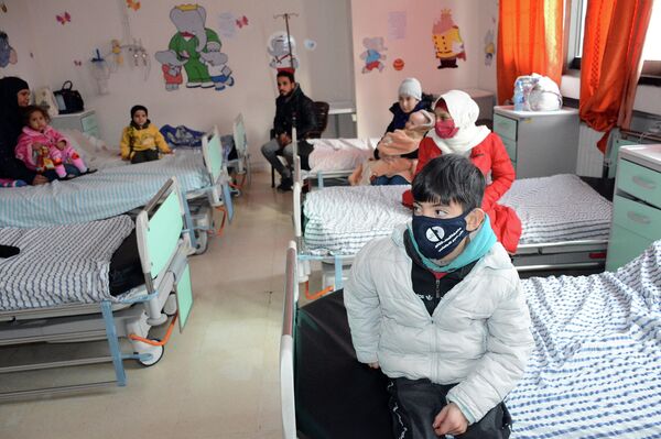 الجيش الروسي يقدم أدوية علاجية وهدايا للأطفال المصابين بالسرطان في سوريا - سبوتنيك عربي