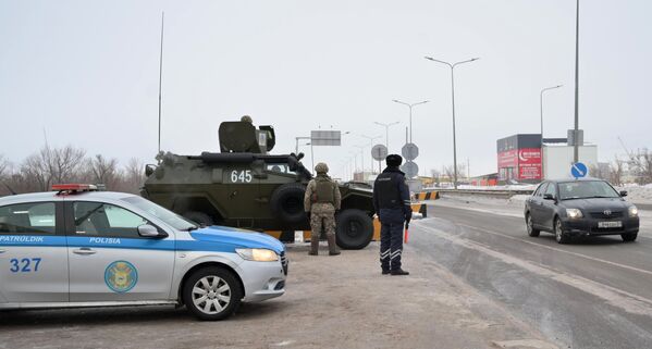 الوضع في كازاخستان - احتجاجات وأعمال شغب في مدينة نور سلطان، 6 يناير 2022 - سبوتنيك عربي