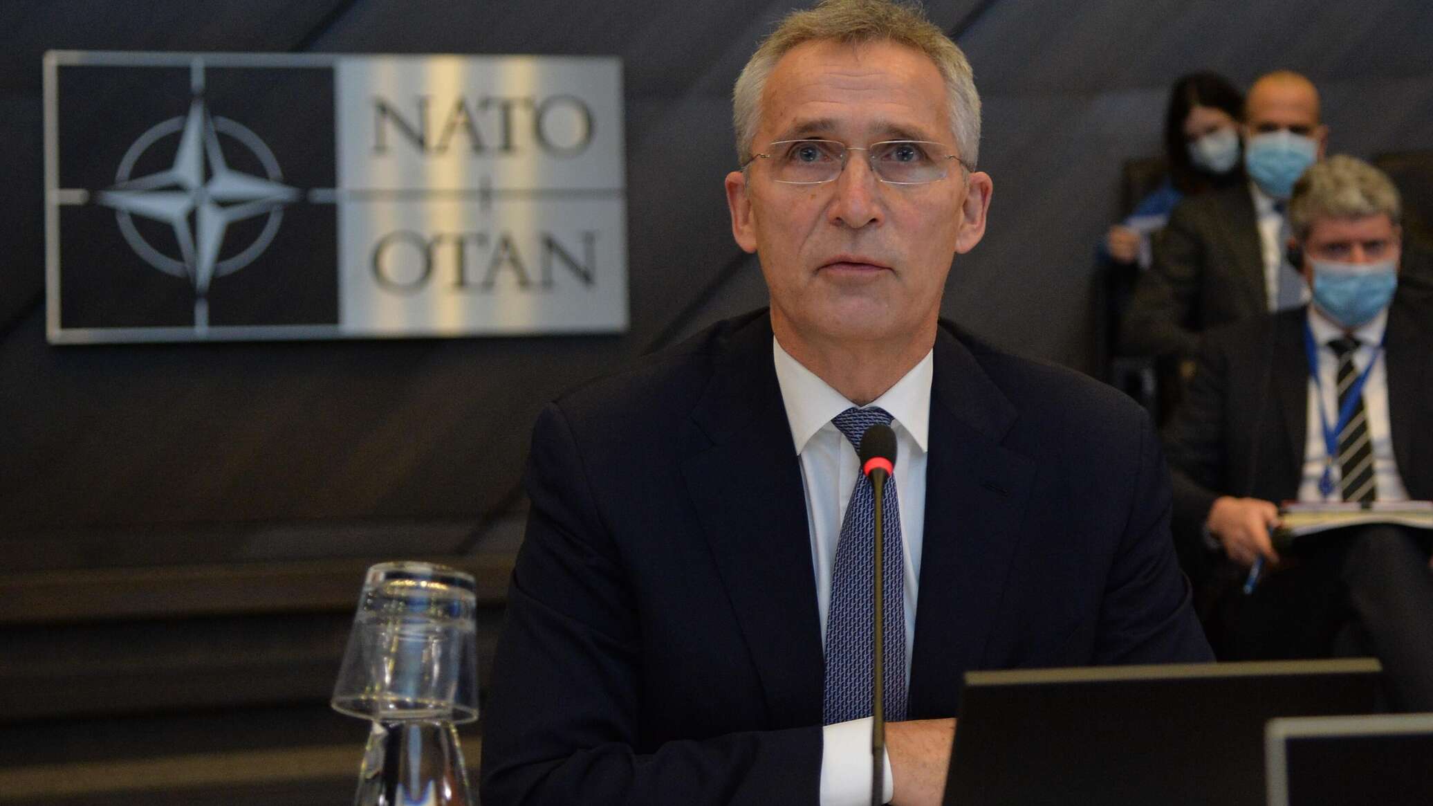 ستولتنبرغ يدعو دول الناتو لتزويد كييف بالأسلحة "للدفاع عن نفسها"