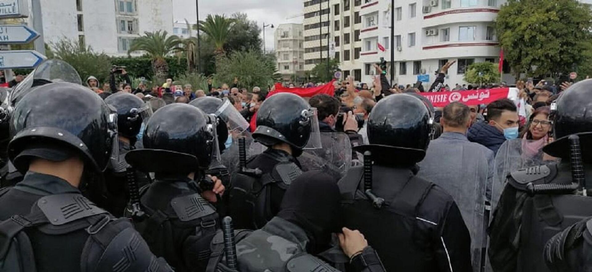  أحزاب تونسية معارضة للرئيس تتظاهر في شارع الحبيب بورقيبة  - سبوتنيك عربي, 1920, 14.01.2022