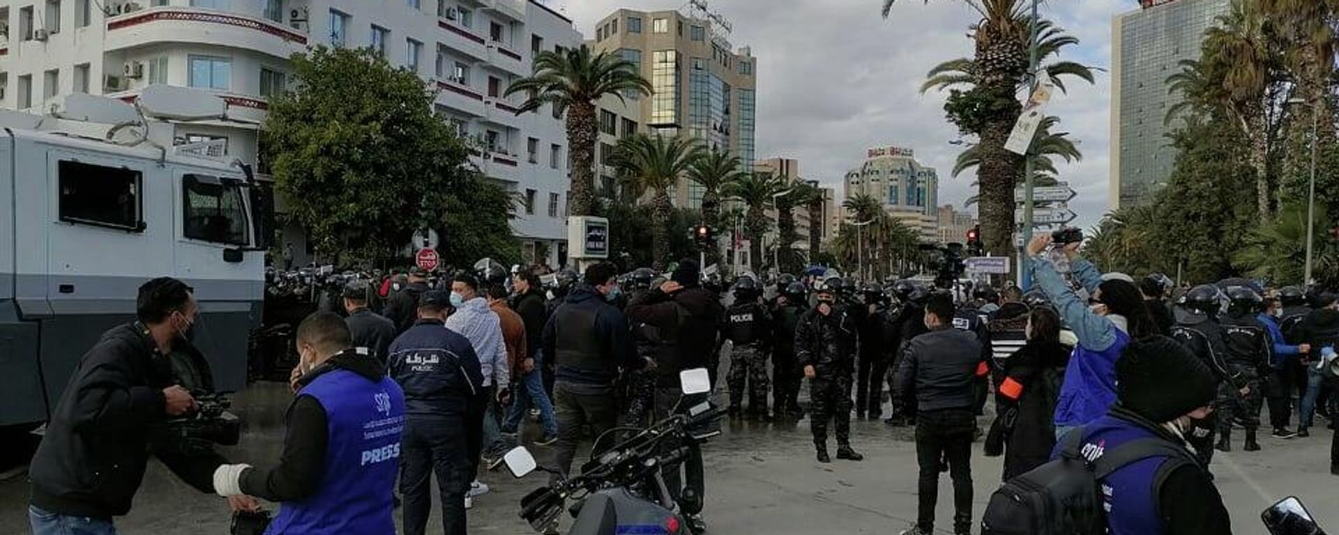  أحزاب تونسية معارضة للرئيس تتظاهر في شارع الحبيب بورقيبة  - سبوتنيك عربي, 1920, 31.01.2022