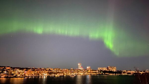 الشفق القطبي، والمعروف أيضا باسم أضواء الشمال، يضيء سماء ستوكهولم، السويد، 15 يناير 2022. - سبوتنيك عربي