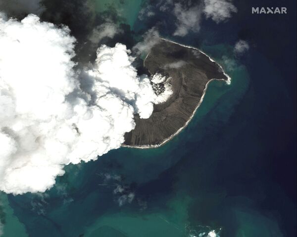تُظهر صورة الأقمار الصناعية بركان هانغا تونغا-هونغا هاباي قبل ثورانه الرئيسي، تونغا  24 ديسمبر 2021. - سبوتنيك عربي