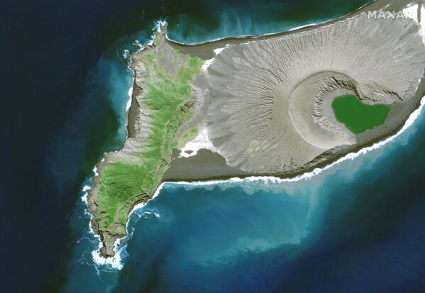 تُظهر صورة الأقمار الصناعية بركان هنغا تونغا - هونغا هاباي قبل ثورانه الرئيسي، تونغا، 10 أبريل 2021.  - سبوتنيك عربي