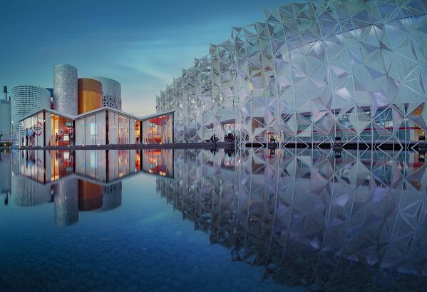 صورة الإضاءة (جناح اليابان في دبي إكسبو 2020) للمصور الإماراتي جويبل غارسيستو، الذي ترشح لنهائي مسابقة فن البناء  لعام 2021 - سبوتنيك عربي