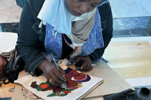 سودانيات يحترفن الرسم على القماش في القاهرة - سبوتنيك عربي