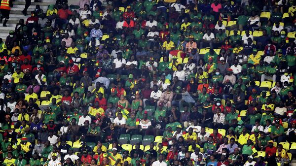 مقتل ما لا يقل عن ستة مشجعين في تدافع باستاد مباراة الكاميرون وجرز القمر الاثنين 24 يناير 2022 - سبوتنيك عربي