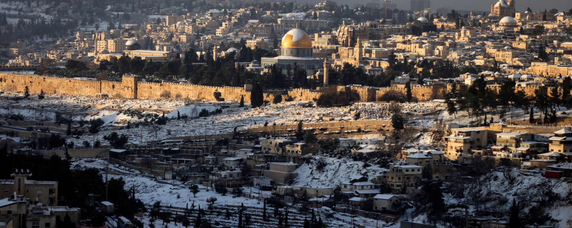 مسجد قبة الصخرة مغطى بالثلج بعد عاصفة ثلجية في القدس، 27 يناير 2022. - سبوتنيك عربي, 1920, 15.05.2022