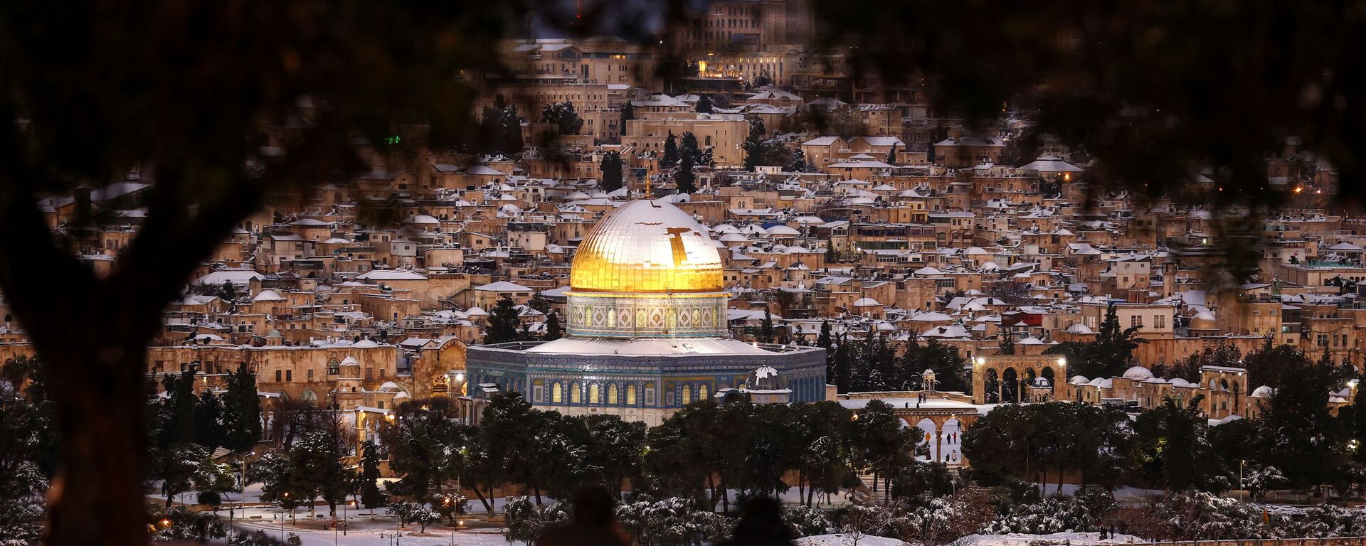 منظر يطل على مسجد قبة الصخرة المغطى بالثلج بعد عاصفة ثلجية في القدس، 27 يناير 2022. - سبوتنيك عربي, 1920, 06.03.2022