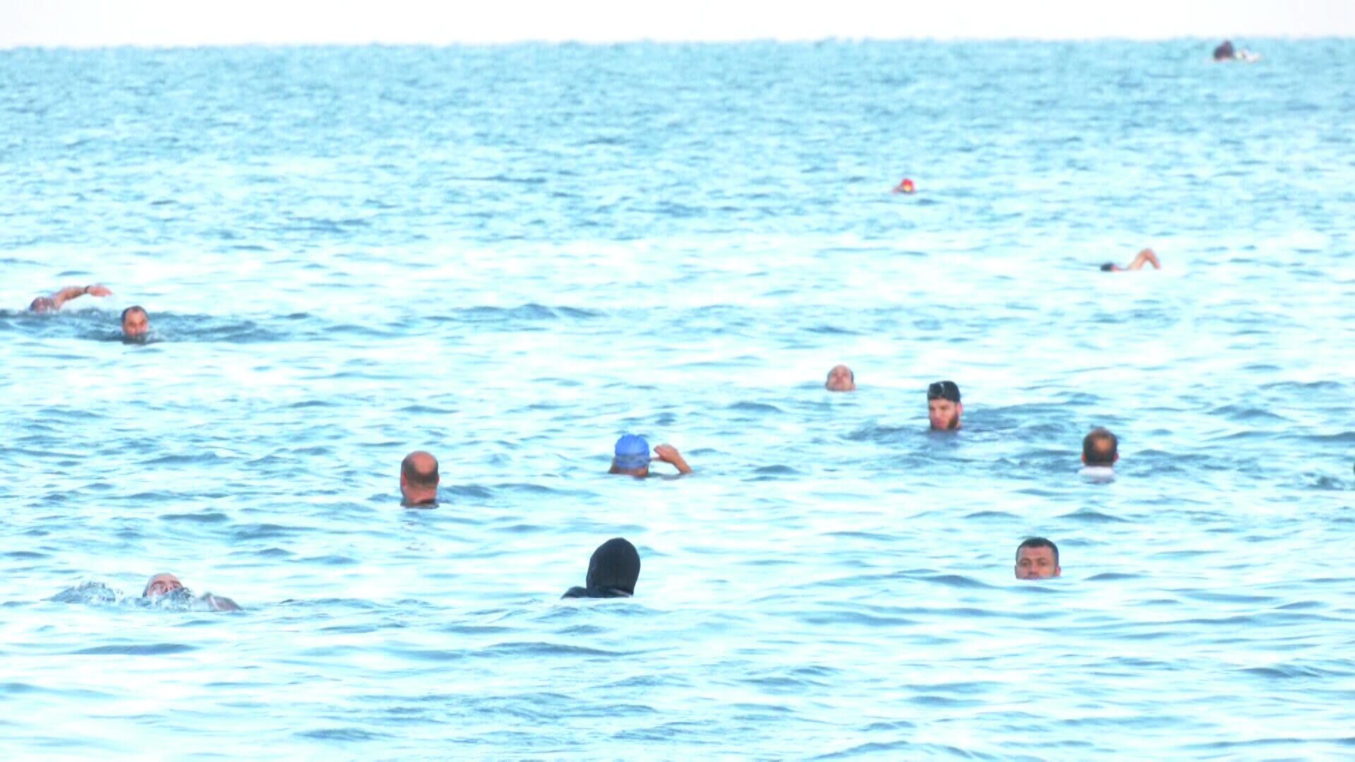 ممارسة رياضة السباحة في فصل الشتاء، غزة، قطاع عزة، فلسطين 28 يناير 2022. - سبوتنيك عربي, 1920, 28.01.2022