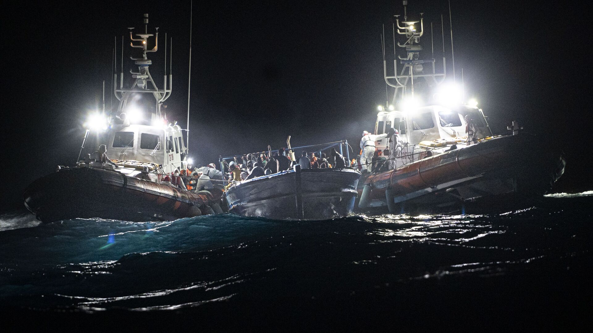 إنقاذ مهاجرين قبالة سواحل لامبيدوزا، 25 يناير 2022. - سبوتنيك عربي, 1920, 24.07.2022