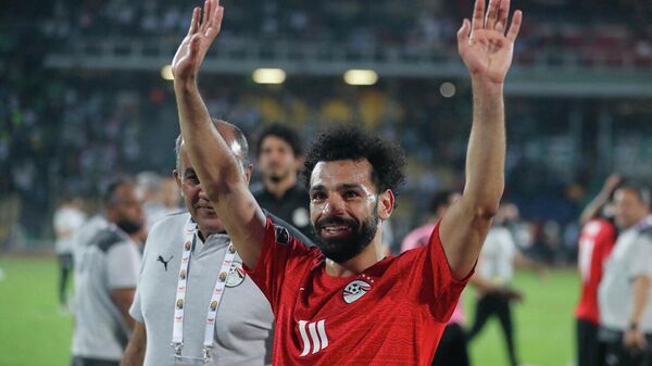 محمد صلاح يحيي الجماهير بعد الفوز على المغرب - سبوتنيك عربي