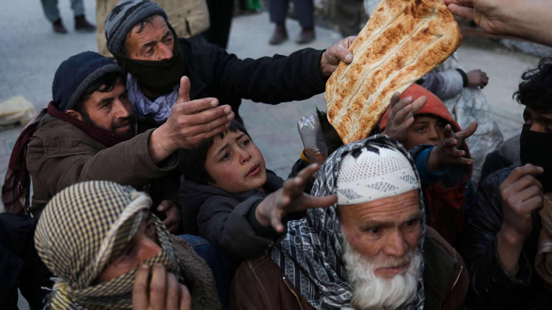 توزيع الخبز على المواطنين في كابول، أفغانستان، 31 يناير 2022. - سبوتنيك عربي, 1920, 31.03.2022