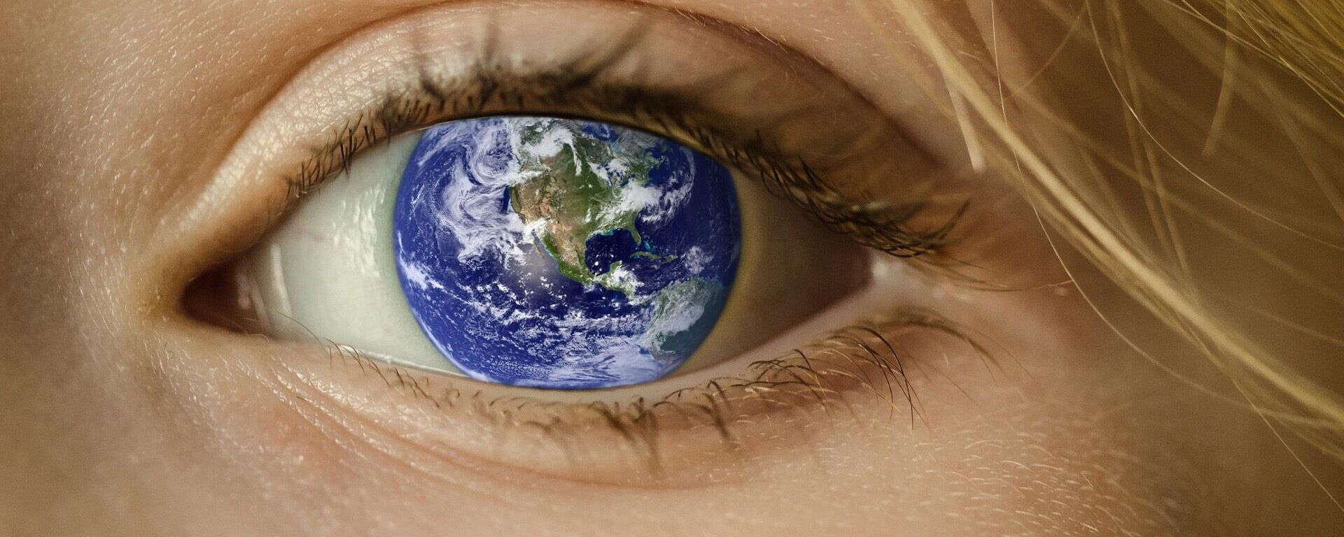 صورة خيالية لعين إنسان بداخلها كوكب الأرض - سبوتنيك عربي, 1920, 02.02.2022
