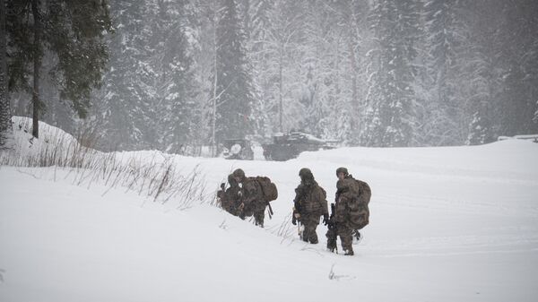 الجيش الفرنسي يشارك في تدريب كبير كجزء من انتشار الوجود الأمامي المعزز  لحلف الناتو في بولندا ودول البلطيق في إستونيا ولاتفيا وليتوانيا، في معسكر تابا الإستوني للجيش بالقرب من راكفير، 5 فبراير 2022. - سبوتنيك عربي