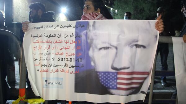 تظاهرة أمام السفارة الفرنسية في بيروت - سبوتنيك عربي