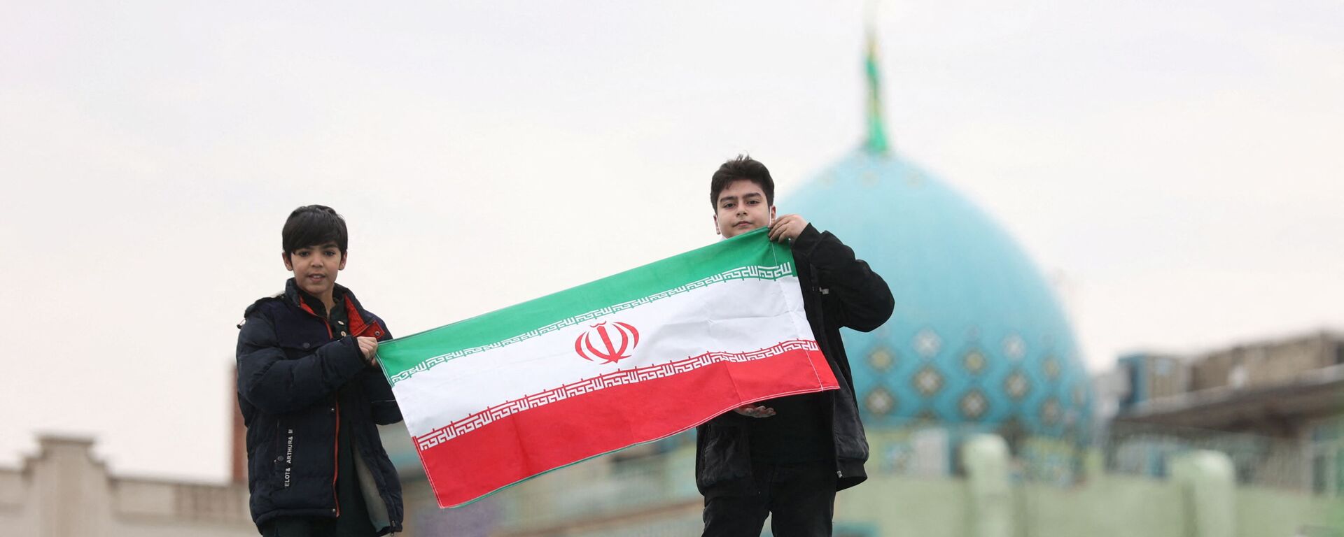 إيرانيون يحتفلون بالذكرى 43 للثورة الإسلامية في طهران، إيران، 11 فبراير 2022. - سبوتنيك عربي, 1920, 17.02.2022