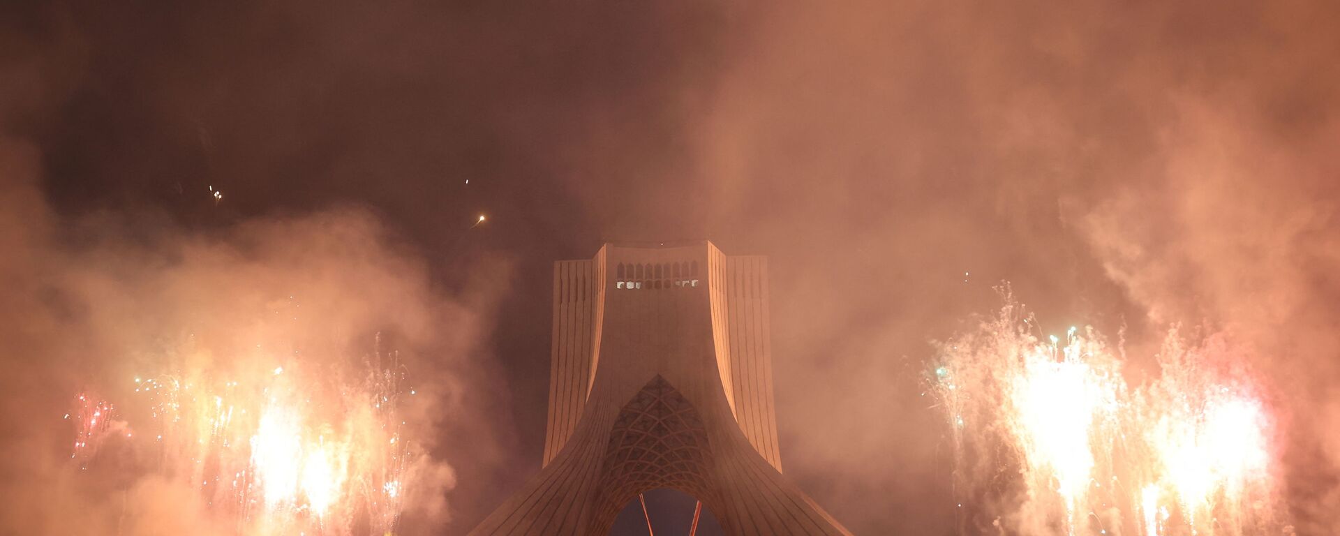 إيرانيون يحتفلون بالذكرى 43 للثورة الإسلامية في طهران، إيران، 11 فبراير 2022. - سبوتنيك عربي, 1920, 17.02.2022