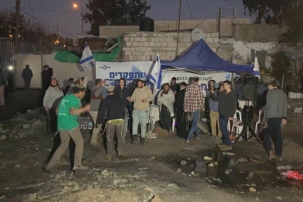 إصابات واعتقالات في مواجهات أهالي حي الشيخ جراح مع قوات إسرائيلية، الضفة الغربية المحتلة، فلسطين - سبوتنيك عربي