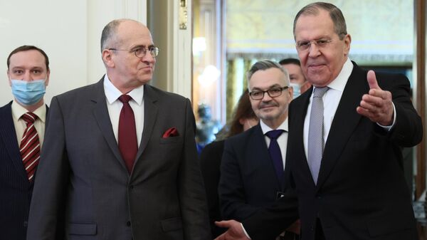لقاء وزير الخارجية الروسي، سيرغي لافروف، مع رئيس منظمة الأمن والتعاون في أوروبا، زبيغنيو راو في موسكو، روسيا 15 فبراير 2022 - سبوتنيك عربي