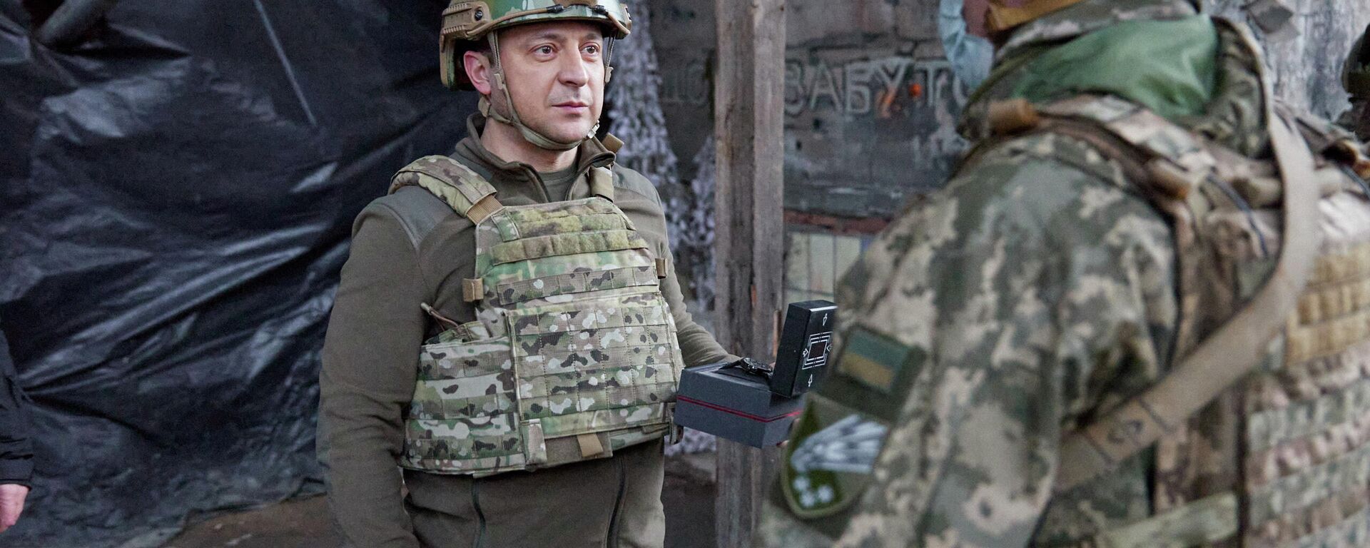 الرئيس الأوكراني فلاديمير زيلينسكي يزور الوحدات العسكرية بالقرب من إقليم دونباس، جمهورية دونيتسك الشعبية، أوكرانيا 17 فبراير 2022
 - سبوتنيك عربي, 1920, 04.04.2022