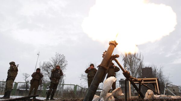 قصف بقذائف الهاون من قبل الجيش الأوكراني لقرية في منطقة دونيتسك  - سبوتنيك عربي