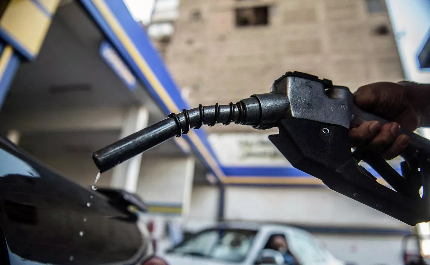 سعر السولار انخفض لـ750 فلسا و«أوكتان 90» بـ915 و«95» سجل 1160