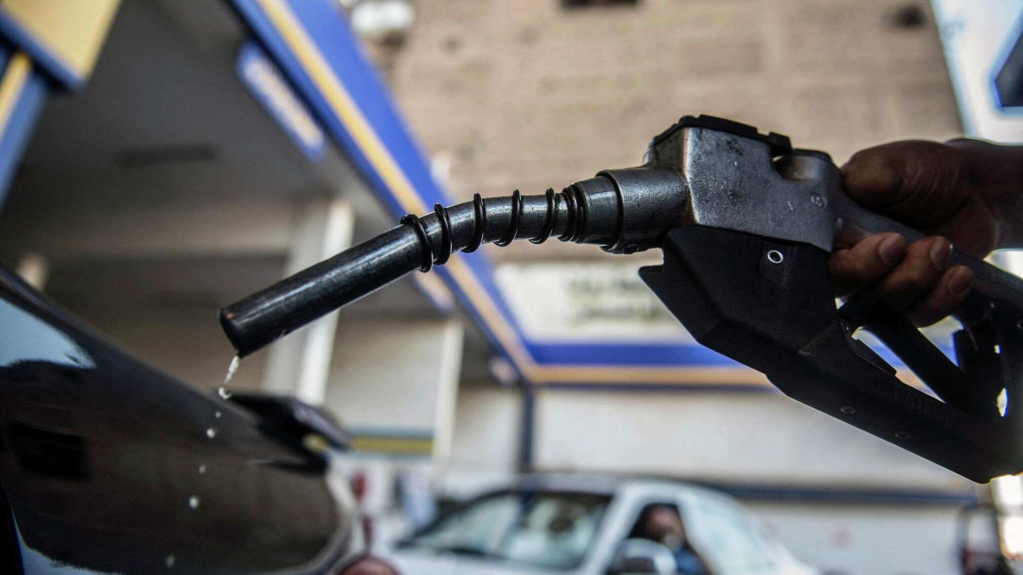 مصر تعلن رفع أسعار كل فئات البنزين والسولار