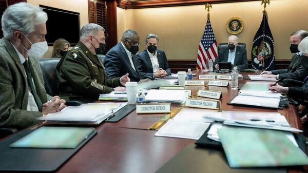 عقد الرئيس الأمريكي جو بايدن اجتماعًا لمجلس الأمن القومي لمناقشة آخر التطورات المتعلقة بالحشد العسكري الروسي على حدود أوكرانيا، في واشنطن، الولايات المتحدة، 20 فبراير 2022. - سبوتنيك عربي