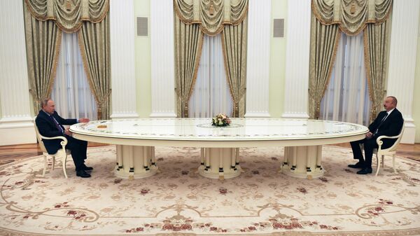 الرئيس الروسي فلاديمير بوتين يجري محادثات مع الرئيس الأذربيجاني إلهام علييف في موسكو - سبوتنيك عربي