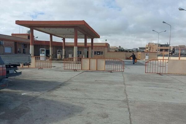 محطة وقود لا يوجد فيها وقود في طبرق الليبية   - سبوتنيك عربي