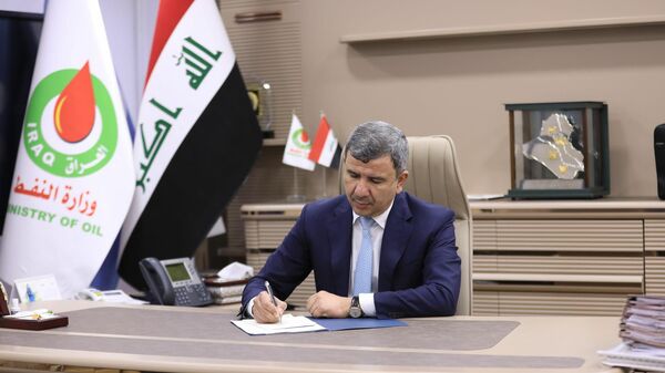 وزير النفط العراقي إحسان عبد الجبار
 - سبوتنيك عربي