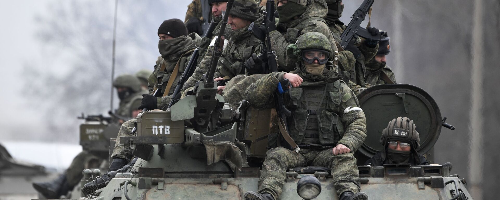 قوات الجيش الروسي في مدينة أرميناسك على حدود روسيا و أوكرانيا، 26 فبراير 2022  - سبوتنيك عربي, 1920, 17.04.2022