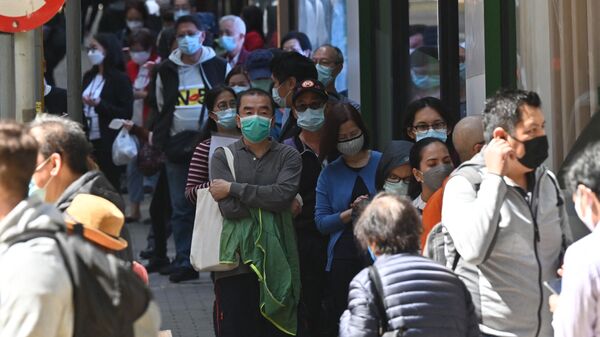 هلع و ذعر في هونغ كونغ مع ارتفاع عدد حالات الإصابة بفيروس كورونا، واحتمال فرض حجر صحي في البلاد، 1 مارس 2022 - سبوتنيك عربي