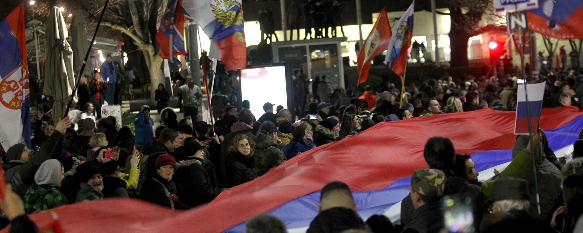 المشاركون في مسيرة شعبية لدعم روسيا في بلغراد، صربيا 4 مارس 2022 - سبوتنيك عربي, 1920, 06.03.2022