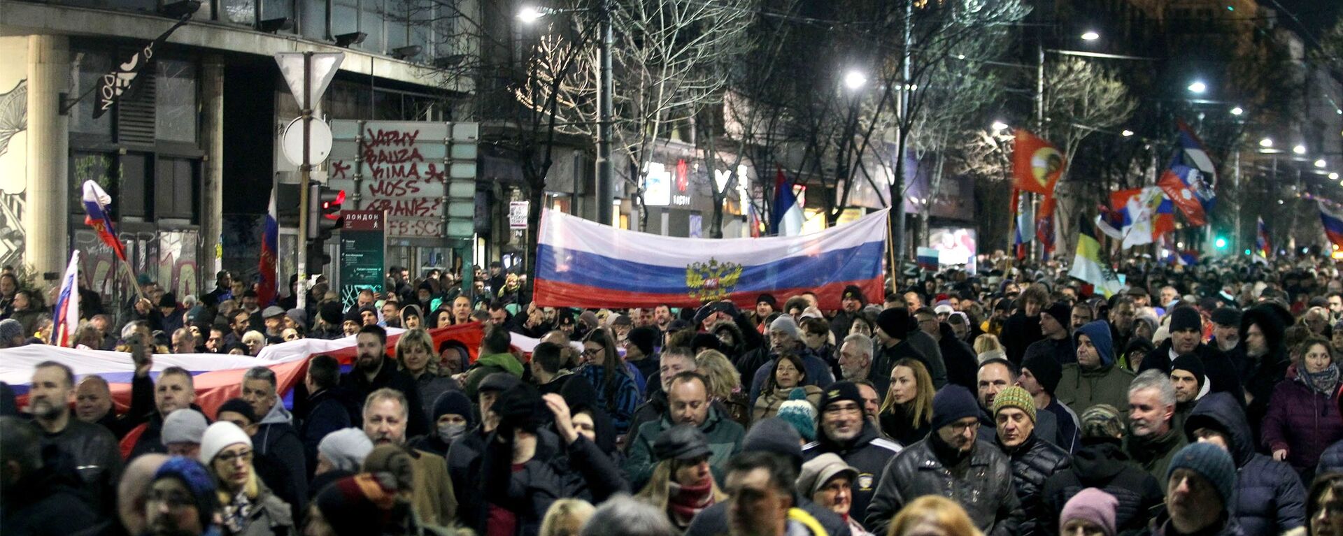 المشاركون في مسيرة شعبية لدعم روسيا في بلغراد، صربيا 4 مارس 2022 - سبوتنيك عربي, 1920, 15.04.2022