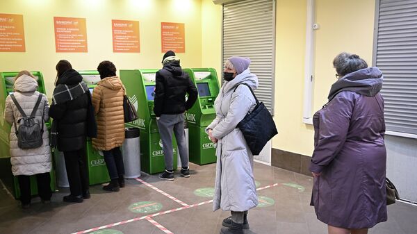 ماكينات صراف آلي تابعة لمصرف سبير بنك، موسكو، 5 مارس/آذار 2022 - سبوتنيك عربي