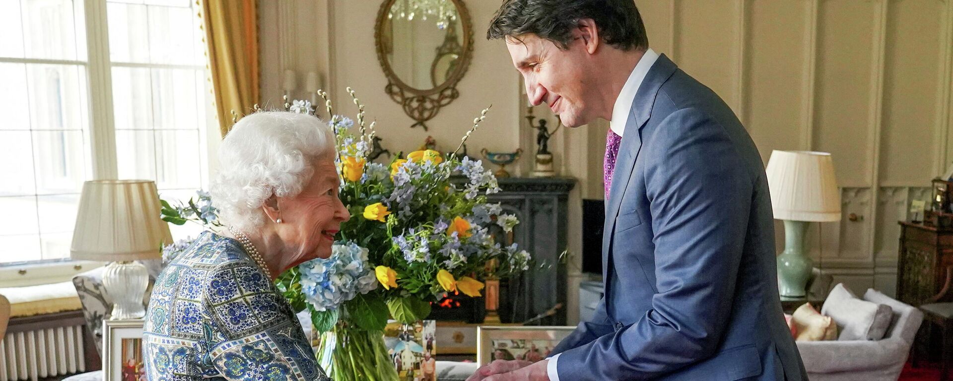 ملكة بريطانيا، إليزابيث الثانية، تستقبل رئيس الوزراء الكندي، جاستن ترودو، في قلعة وندسور، 7 مارس/ آذار 2022 - سبوتنيك عربي, 1920, 07.03.2022