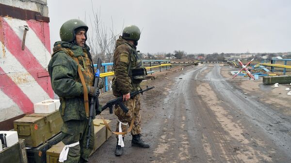 أثار قصف القوات المسلحة الأوكرانية في دونيتسك، جمهورية دونيتسك الشعبية 8 مارس 2022 - سبوتنيك عربي