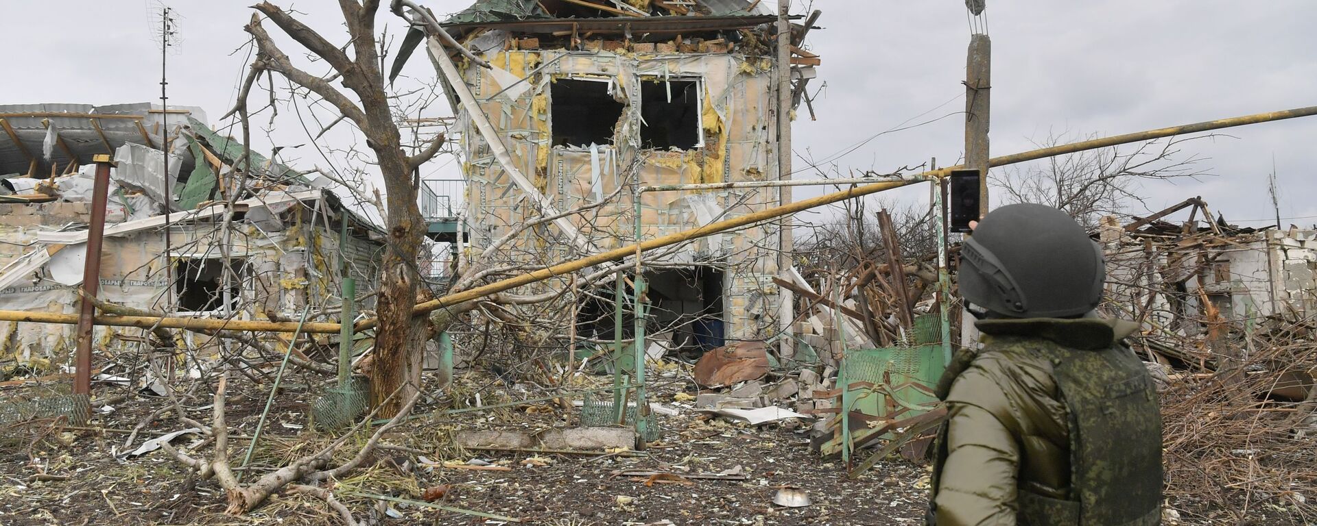 أثار قصف القوات المسلحة الأوكرانية في دونيتسك، جمهورية دونيتسك الشعبية 8 مارس 2022 - سبوتنيك عربي, 1920, 23.04.2023