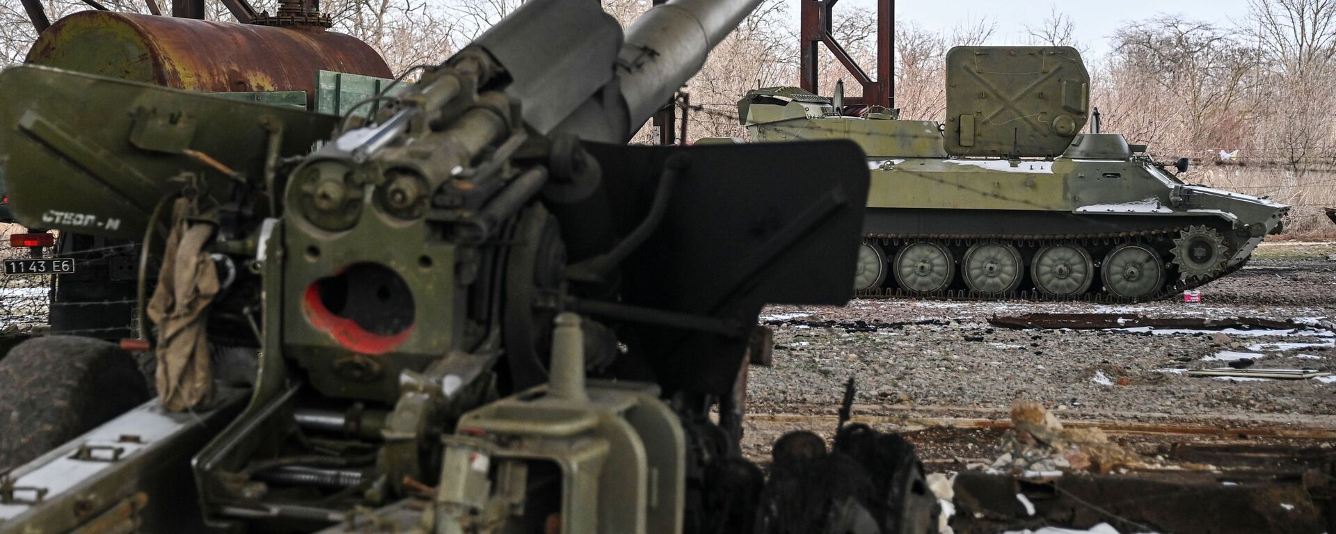 معدات عسكرية من وحدة مدفعية كانت تابعة للقوات المسلحة الأوكرانية في بيرديانسك، أوكرانيا 12 مارس 2022 - سبوتنيك عربي, 1920, 19.05.2022