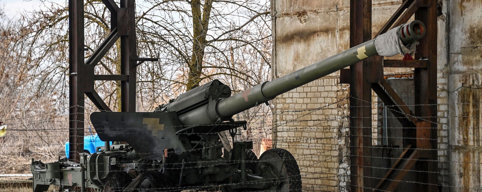 مدفع هاوتزر من وحدة مدفعية تركتها القوات المسلحة الأوكرانية في بيرديانسك، أوكرانيا 12 مارس 2022 - سبوتنيك عربي, 1920, 06.07.2022