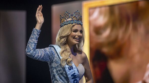 ملكة جمال بولندا، كارولينا بيلاوسكا، تفوز بلقب ملكة جمال العالم في سان خوان، بورتوريكو، 16 مارس 2022 - سبوتنيك عربي